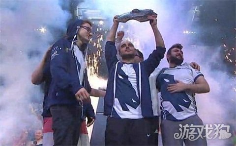 據皆遙遙領 據皆遙遙領